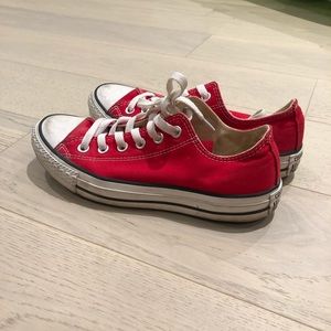 Red low top converse